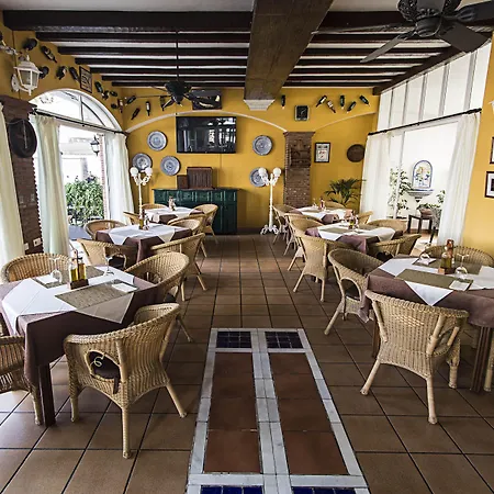 Pensionat Marissal By Dorobe Nerja